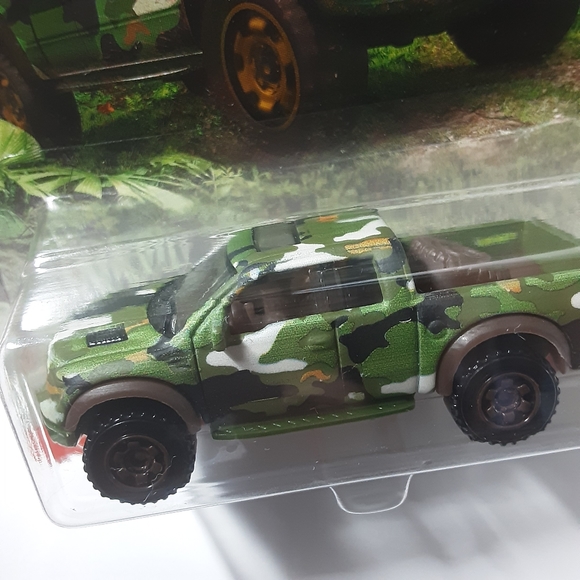 MATCHBOX FORD F-150 SVT RAPTOR CAMO NEW